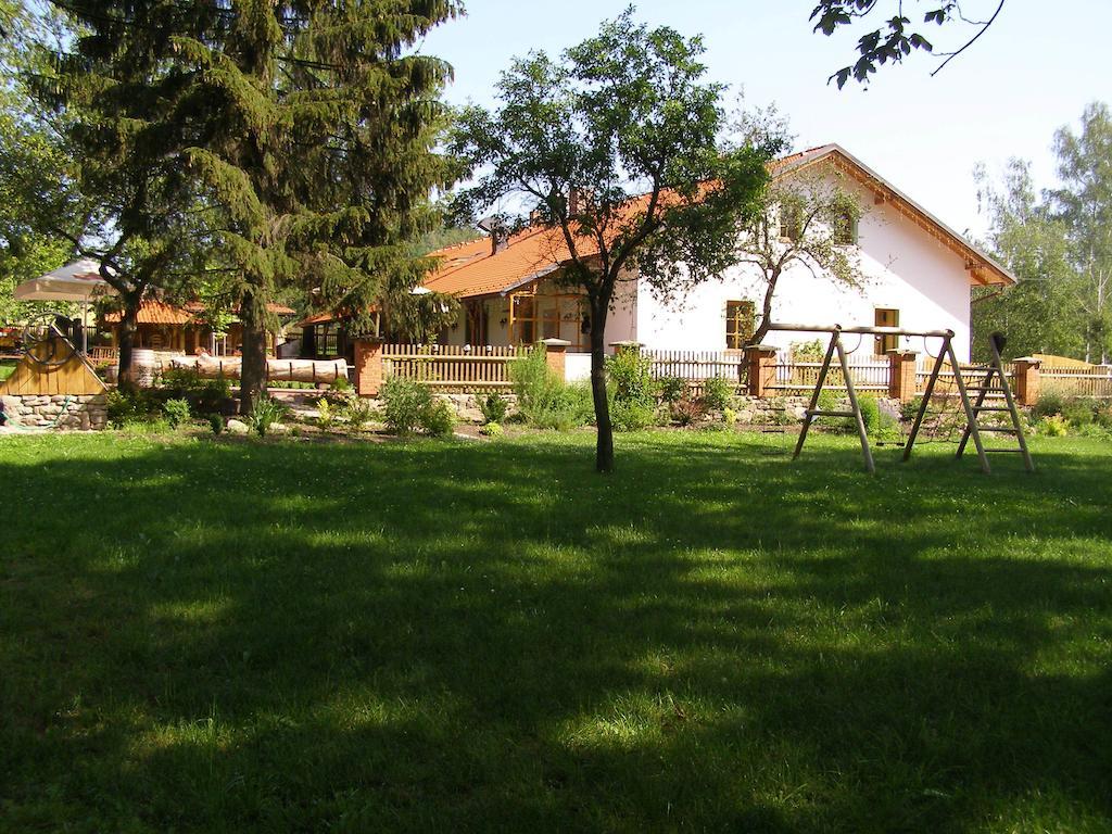 Hotel Na Statku Mirosov Mirosov  Exterior foto